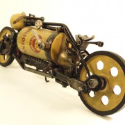 <strong>"THE TRIGER RACER" </strong>Components: reanimated objects / Size: 55 cm x 18 cm