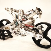 <strong>"THE ALTO PERFORMANCE RACER"</strong> Components: reanimated objects / Size: 75 cm x 39 cm